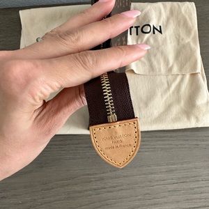 Authentic LV Poche Toilette NM